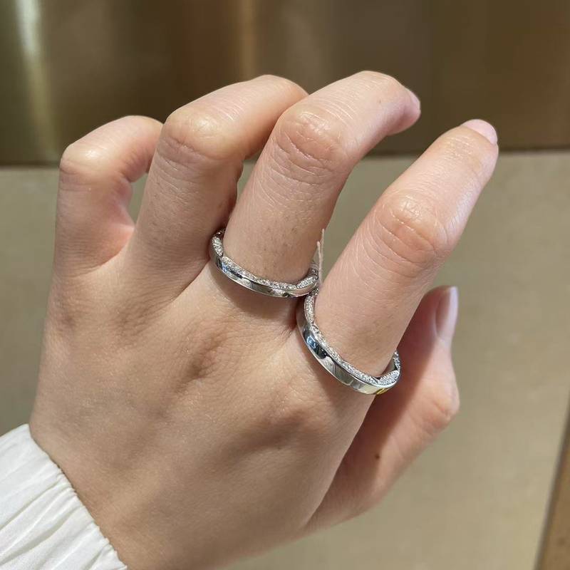 S925 Silver Plated Platinum Couple's Ring Customized Selection with Sub Stone Moissanite Diamond 1.32ct